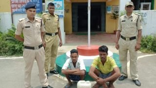 08 लीटर महुआ शराब के साथ 02 आरोपी गिरफ्तार