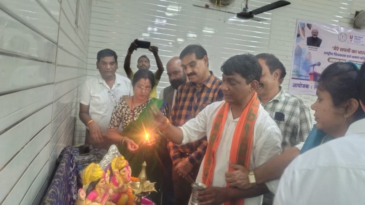 मेरे सपनों का भारत भाषण प्रतियोगिता एवं चित्रकलासंपन्न। महासमुंद विधायक राजू योगेश्वर सिन्हा रहे मुख्य अतिथि