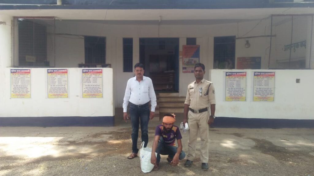 15 लीटर हाथ भट्टी की कच्ची शराब के साथ एक आरोपी गिरफ्तार।