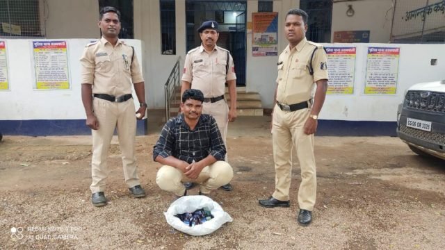 2.2 लीटर अवैध कफ सिरप के साथ एक आरोपी गिरफ्तार