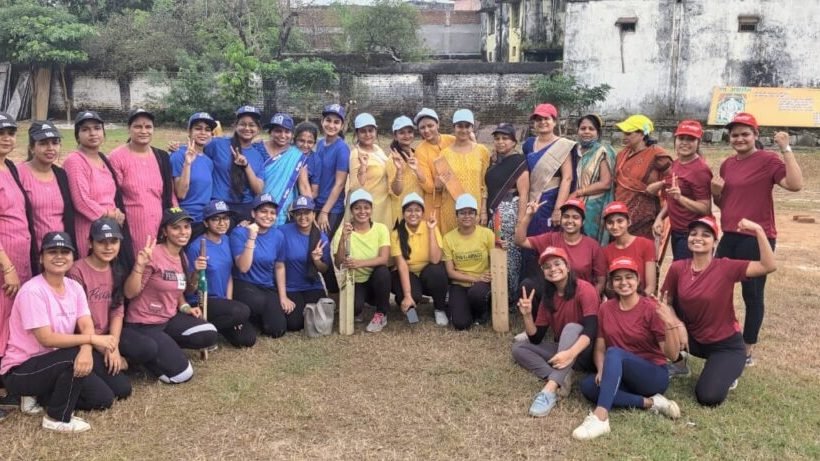 अग्रसेन नवयुवक व महिला समिति द्वारा आयोजित महिला क्रिकेट प्रतियोगिता में महिला पिंक टाइगर टीम बनी विजेता