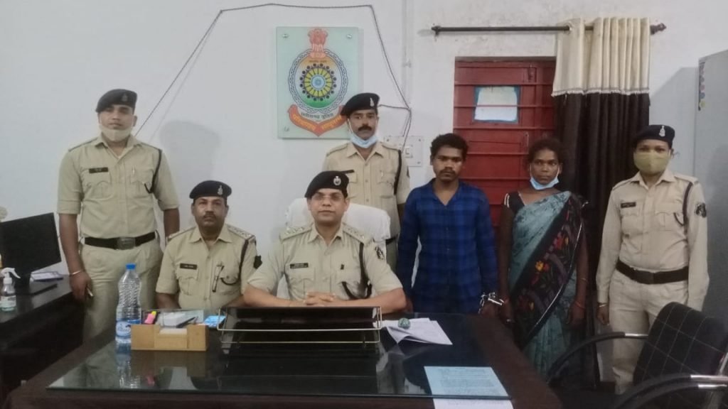 बांगो: दो साल तक चकमा देने वाले हत्या के आरोपी पति-पत्नी अब चढ़े पुलिस के हत्थे। कोहड़िया में छिपे होने मिली सूचना तो टीम ने दबोचा। कबूला जुर्म, भेजे गए जेल।