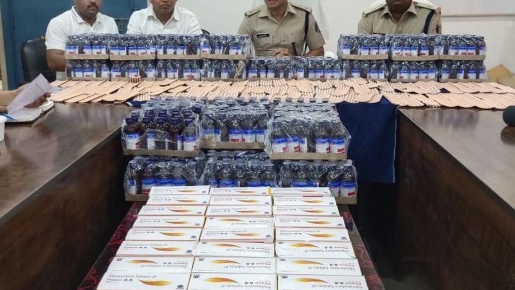 भारी मात्रा में प्रतिबंधित नशीली टेबलेट व कोडीन युक्त सिरप के साथ 01 अन्तर्राज्जीय आरोपी गिरफ्तार।