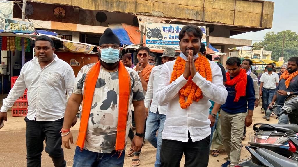 भारतीय जनता युवा मोर्चा के नव नियुक्त ज़िला प्रभारी प्रशांत श्रीवास्तव का पिथौरा में हुआ भव्य स्वागत।