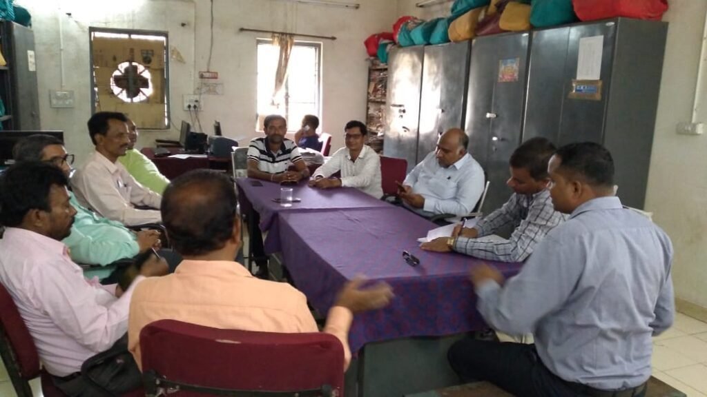 ब्लाक के अधिकारी कर्मचारी पाँच दिवसीय हड़ताल पर रहेंगे
