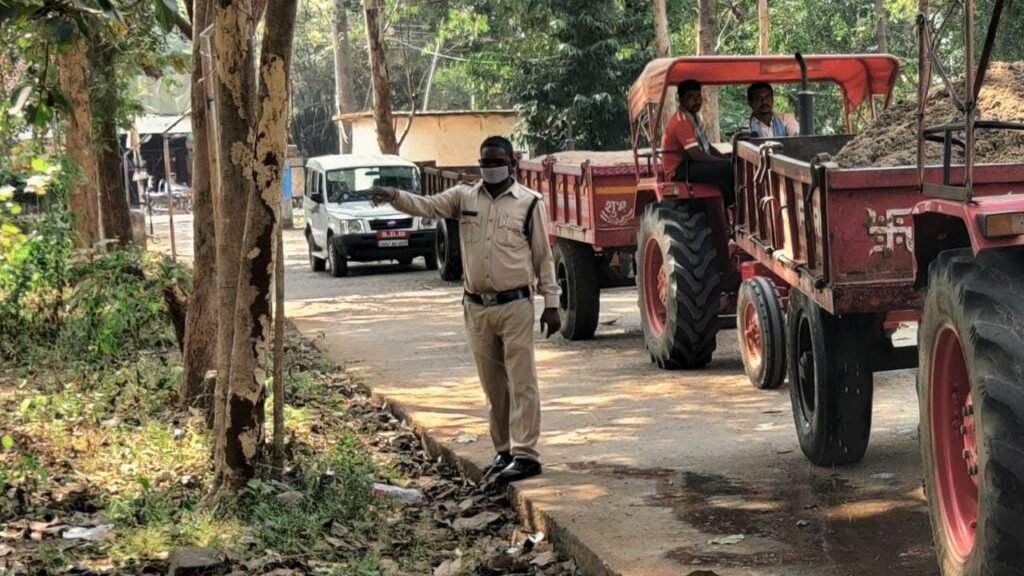देवभोग में भी अवैध रेत परिवहन का खेल ,एसडीएम ने की कार्यवाही , दो ट्रैक्टर जप्त