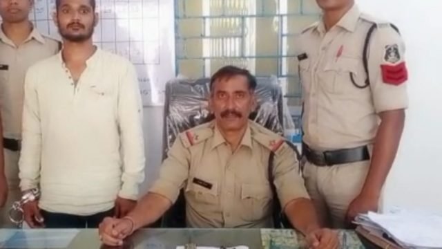 दिनदहाड़े नगर में चाकू लहराने वाला आरोपी चढ़ा पुलिस के हत्थे,
