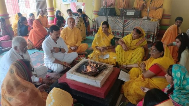गायत्री मंदिर में नवमीं अनुष्ठान कार्यक्रम में शामिल हुए संसदीय सचिव
