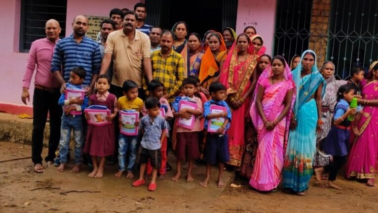 ग्राम दूल्ला के प्राथमिक शाला में मनाया गया शाला प्रवेशोत्सव कार्यक्रम