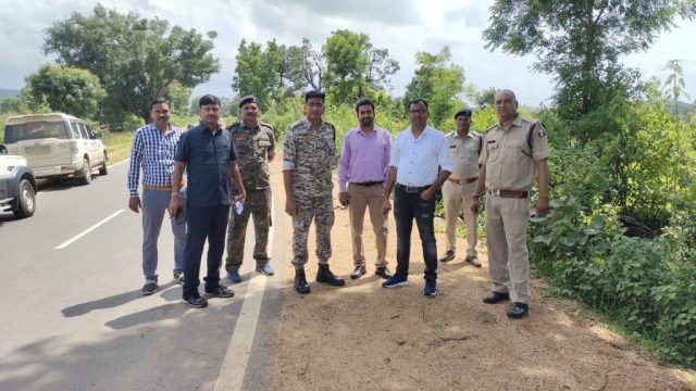 गरियाबंद से देवभोग नेशनल हाईवे में दुर्घटनाजन्य स्थानों का किया गया समीक्षा