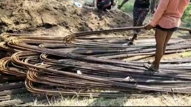 जलाई गई ट्रक से मिला सुराग।चोरी की सरिया जप्त संदिग्ध, आरोपी हिरासत में।तीन थानों से जुड़े मामले को सुलझाया पुलिस एवं साइबर सेल की टीम ने।