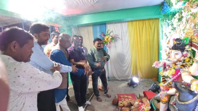 जनपद उपाध्यक्ष के हाथों का लोक कला मंच के कार्यक्रम का शुभारंभ