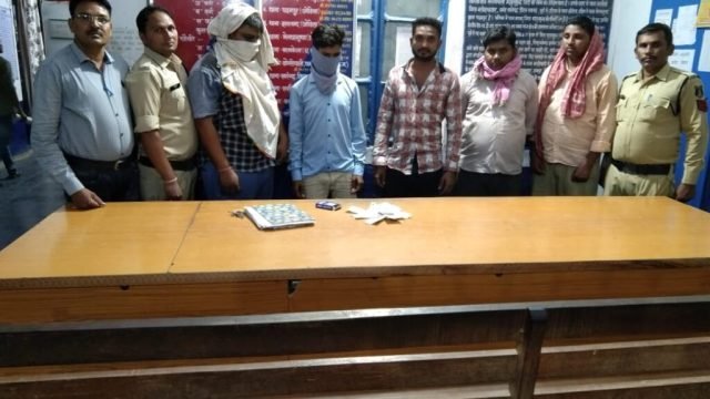 जुए के खिलाफ कार्यवाही : 5 जुआरी चढ़े पुलिस के हत्थे