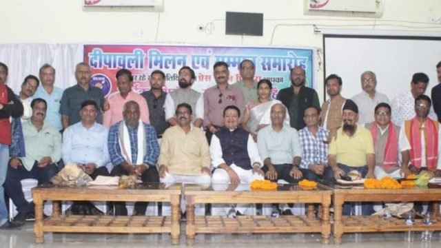क्लब पिथौरा के दिवाली मिलन समारोह में कलमकारो व समाजसेवियों को अतिथियों ने किया सम्मानित।