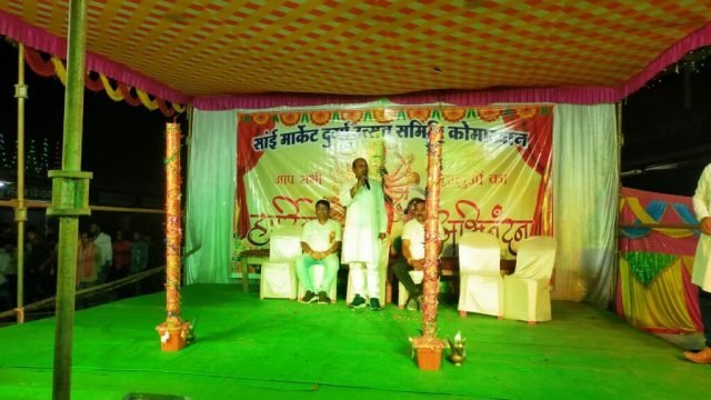 कोमाखान के दशहरा में मुख्यातिथि के रूप में पहुंचे जनपद उपाध्यक्ष भेखलाल साहू ।