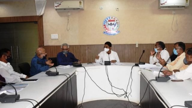 कोरबा:संसाधनों का बेहतर उपयोग कर सफाई व्यवस्था को सुदृढ़ करें-आयुक्त।