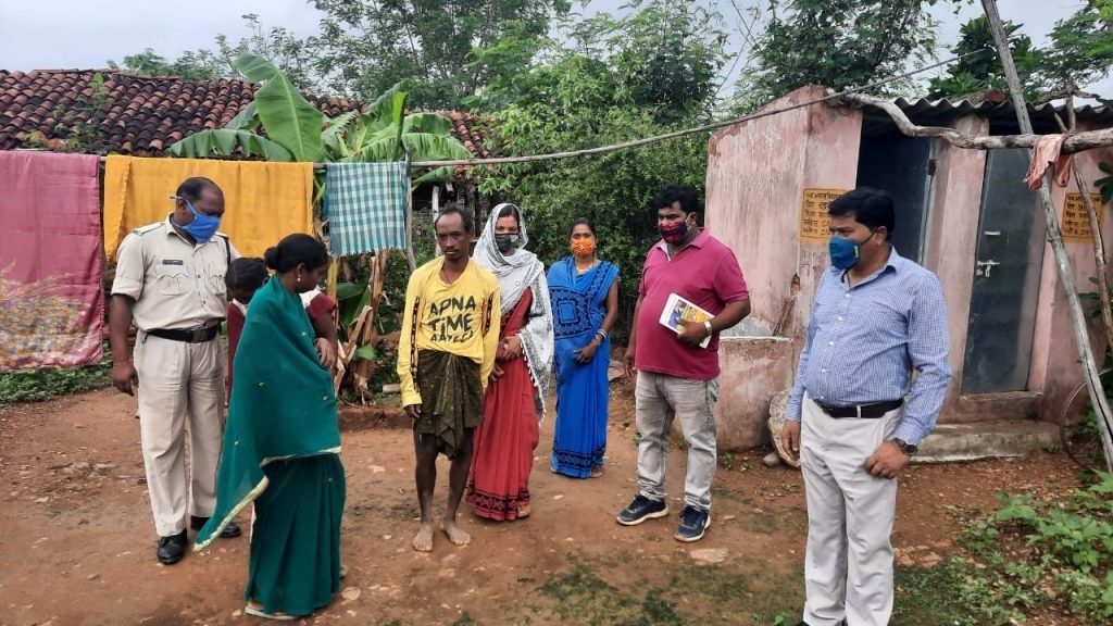 कोरोना टीकाकरण : सरायपाली अनुविभाग में टीकाकरण कार्य ने पकड़ी गति ।