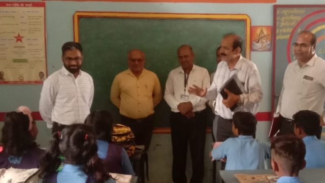 कसेकेरा में चल रहे नवाचार युक्त शैक्षणिक पद्धति की महासमुंद कलेक्टर ने थपथपाई पीठ…..