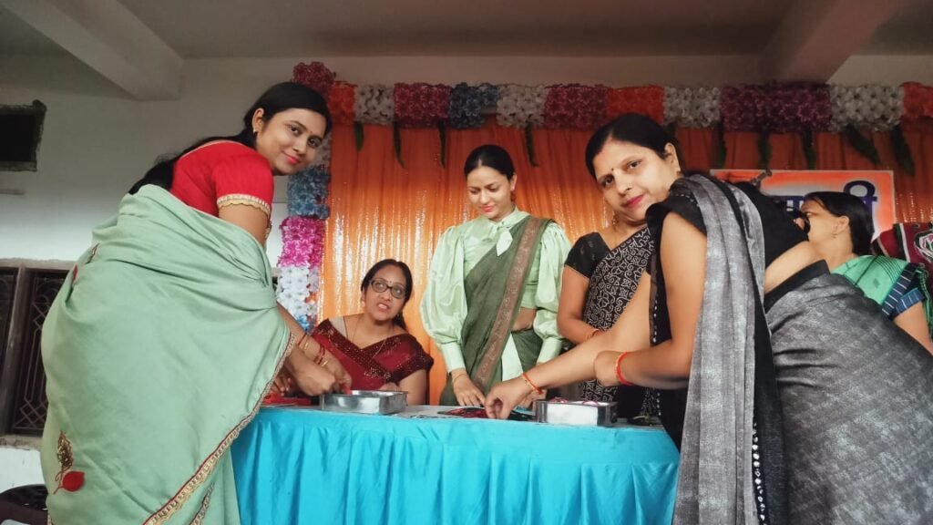 कटघोरा:अग्रवाल नवयुवक मंडल व महिला मंडल द्वारा आयोजित अंताक्षरी में नीरज बंसल व प्रशांत अग्रवाल रहे विजेता