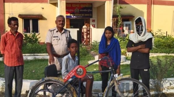 कटघोरा:पुलिस की पहल से दिव्यांग बालक को मिली ट्राई साइकिल,अब प्रतिदिन बालक जा सकेगा स्कूल.
