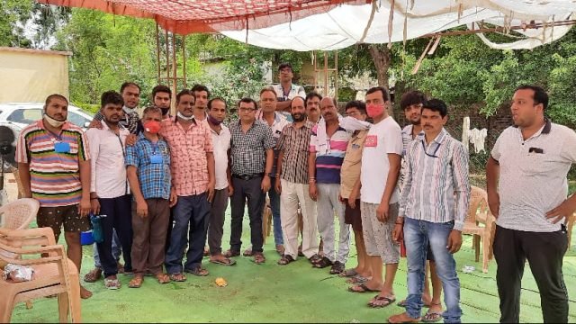 माटी के लाल सेवा समिति द्वारा 14 अप्रैल से से आज तक की जा रही है निशुल्क भोजन की सेवा।