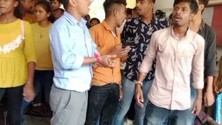 महाविद्यालय में अव्यवस्था को लेकर एबीवीपी में किया विरोध प्रदर्शन