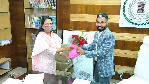 नई कलेक्टर नम्रता गांधी ने पदभार किया ग्रहण