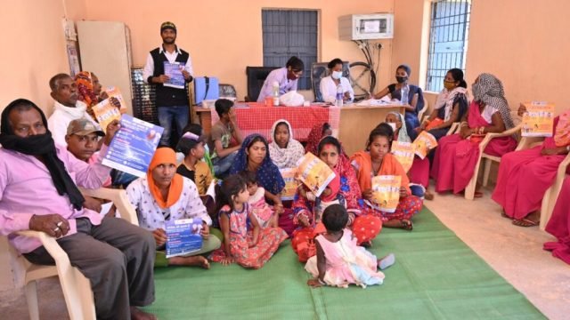 नेहरु युवा वालेंटियर के द्वारा ग्राम पंचायतों में जाकर कोविड वेक्सीनेशन के प्रति लोगों को किया जा रहा है जागरूक,