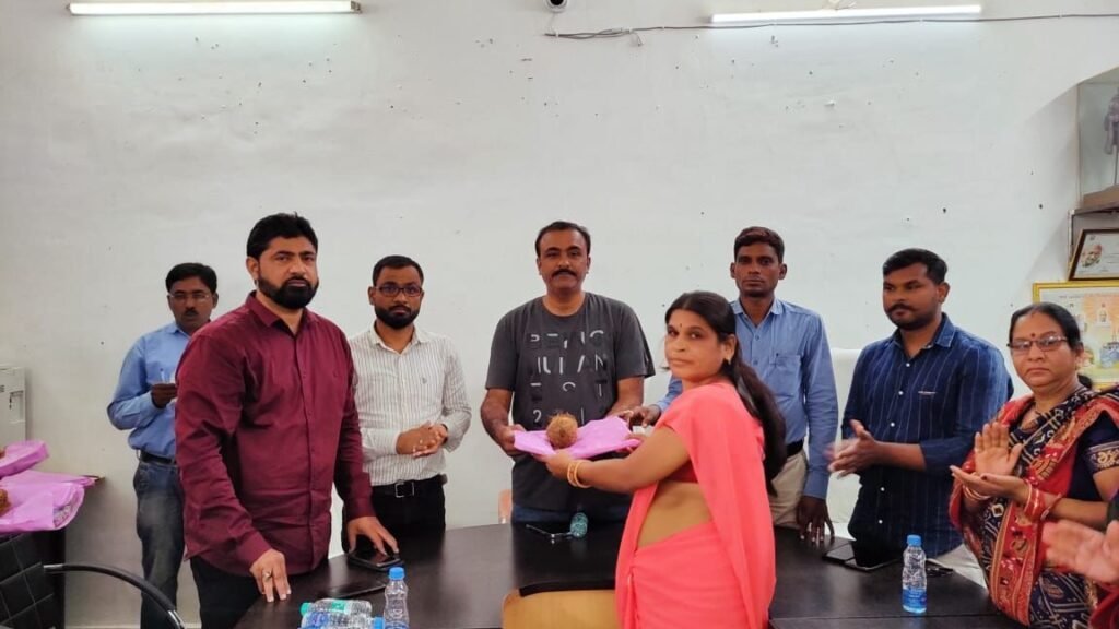 नगर पालिका अध्यक्ष ने किया मितानिनों का सम्मान
