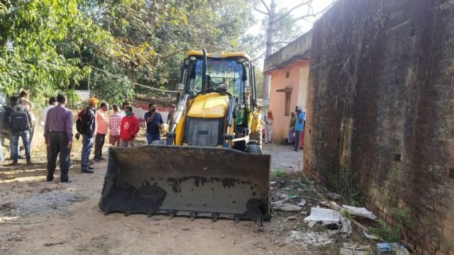 नगर पंचायत पिथौरा ने की अतिक्रमण के खिलाफ कार्यवाही।