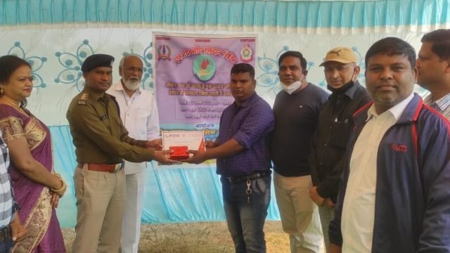 प्रेसऔर पुलिस के संयुक्त आयोजन में एक दिवसीय रक्तदान शिविर सपन्न