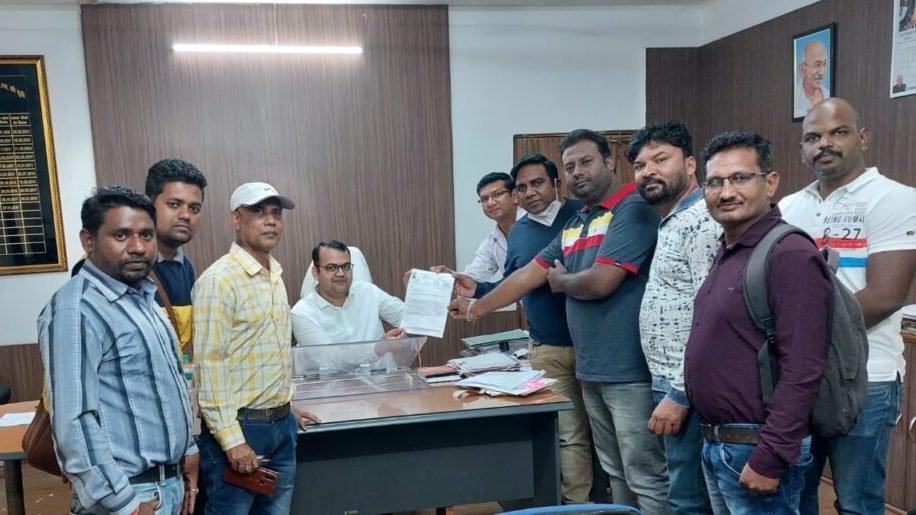 पत्रकार सुरक्षा कानून लागू को लेकर मुख्यमंत्री के नाम सौंपा ज्ञापन