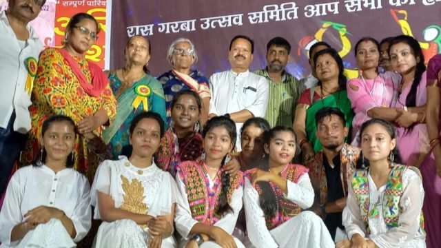 रास गरबा महोत्सव में शामिल हुए संसदीय सचिव