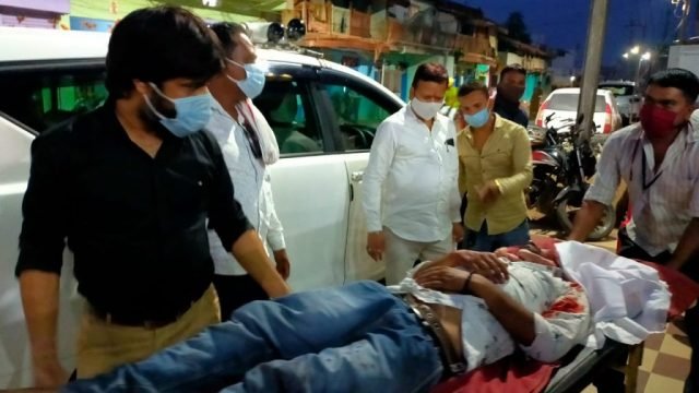 संसदीय सचिव ने दिया मानवता का परिचय, हादसे में तड़पते घायल को अपने वाहन से पहुंचाया हाॅस्पिटल।