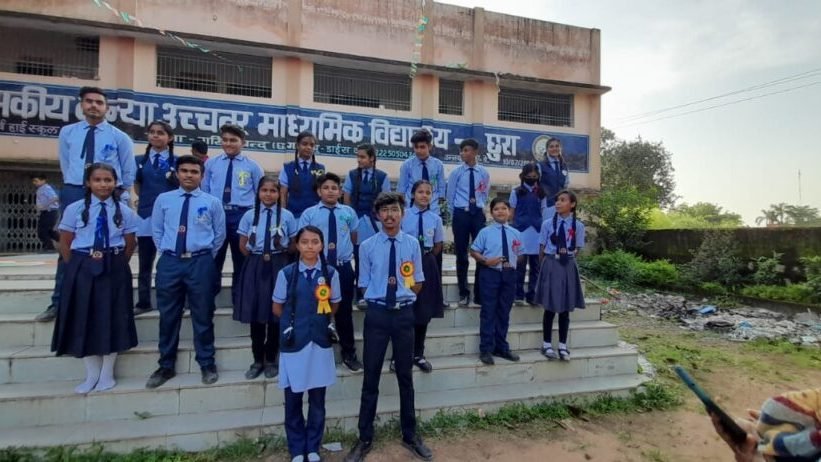 स्वामी आत्मानंद उत्कृष्ट अंग्रेजी माध्यम स्कूल छुरा में लोकतांत्रिक मतदान से किया गया छात्र संघ के विभिन्न प्रतिनिधियों का चुनाव