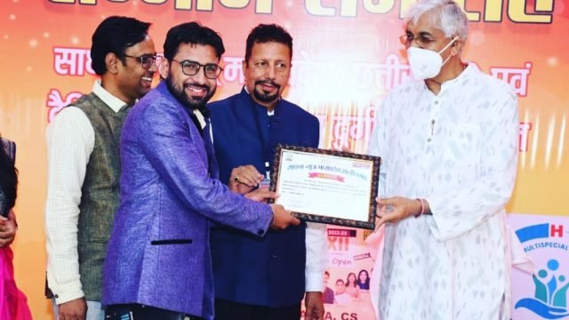 स्वास्थ्य व पंचायत मंत्री द्वारा पत्रकारिता के क्षेत्र में उत्कृष्ट कार्य करने वाले गरियाबंद साधना न्यूज़ ब्यूरो चीफ लक्ष्मण साहू को किया गया सम्मानित