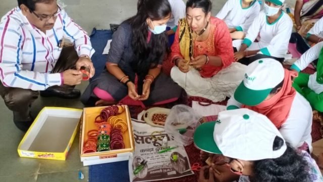 स्वरोजगार प्रशिक्षण कार्यक्रम का जनपद सीईओ डॉ स्निग्धा तिवारी ने लिया जायजा।