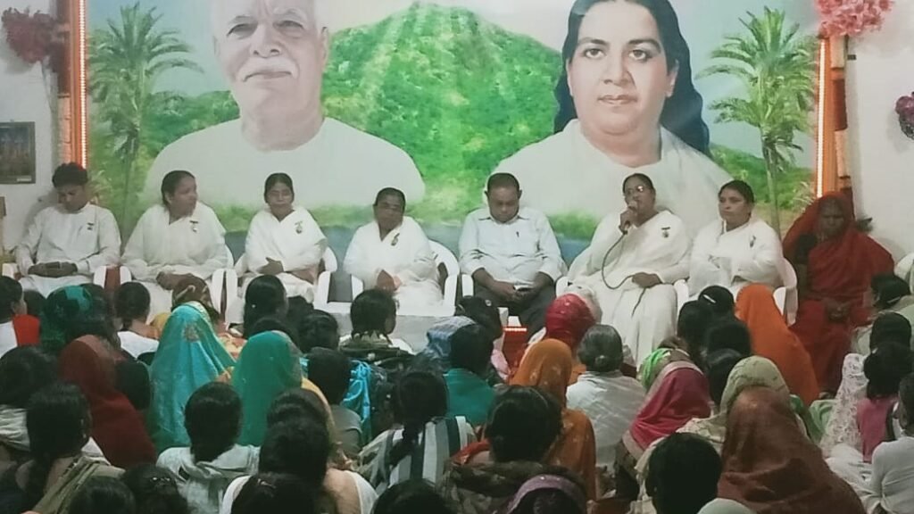 वीर ब्रह्माकुमार भाईयो को श्रद्धांजलि देने लगी भीड़