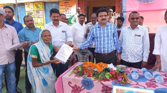 वन भूमि पर अधिकार पाकर ग्रामीणों के चेहरे पर देखने को मिली खुशी- द्वारिकाधीश।