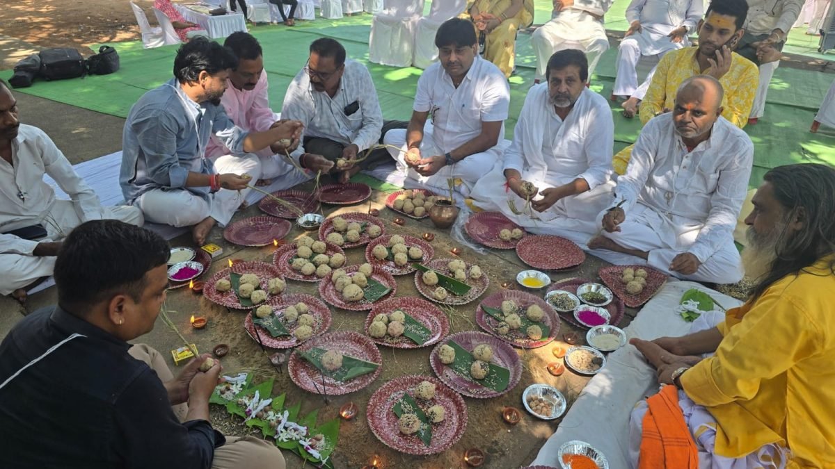 महानदी के तट पर 715 अज्ञात मृत आत्माओं के शांति एवं सद्गति के लिए किया गया सामूहिक पिंडदान