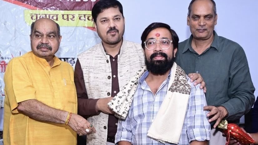पत्रकारिता के क्षेत्र में उत्कृष्ट कार्य के लिए स्वप्निल तिवारी सम्मानित