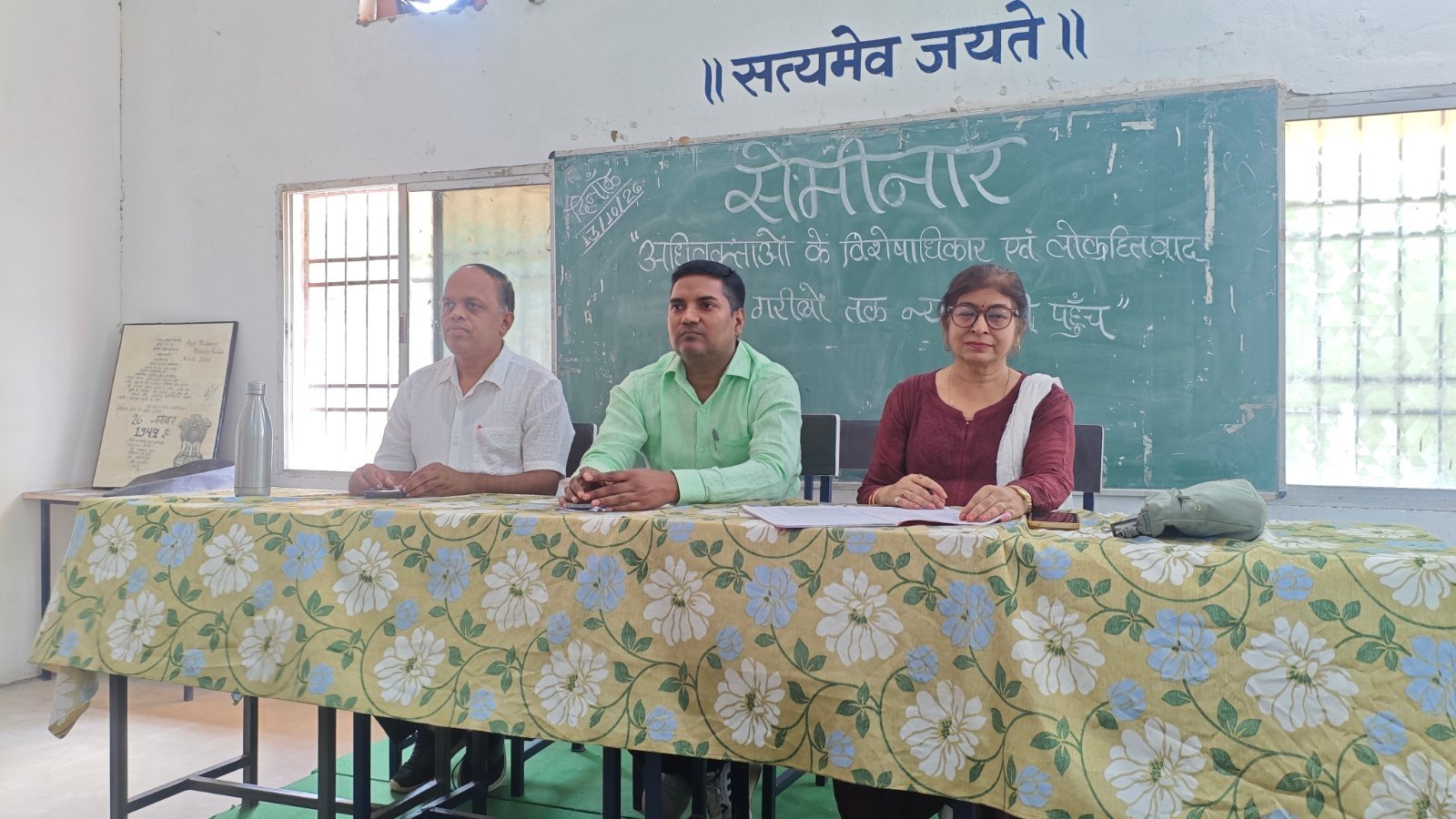 धमतरी कॉलेज में आयोजित विधि सेमिनार का एक और दृश्य।