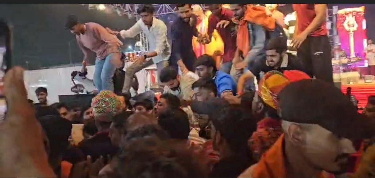 दुर्ग में गरबा नाइट कार्यक्रम के दौरान हंगामे और मारपीट की भीड़