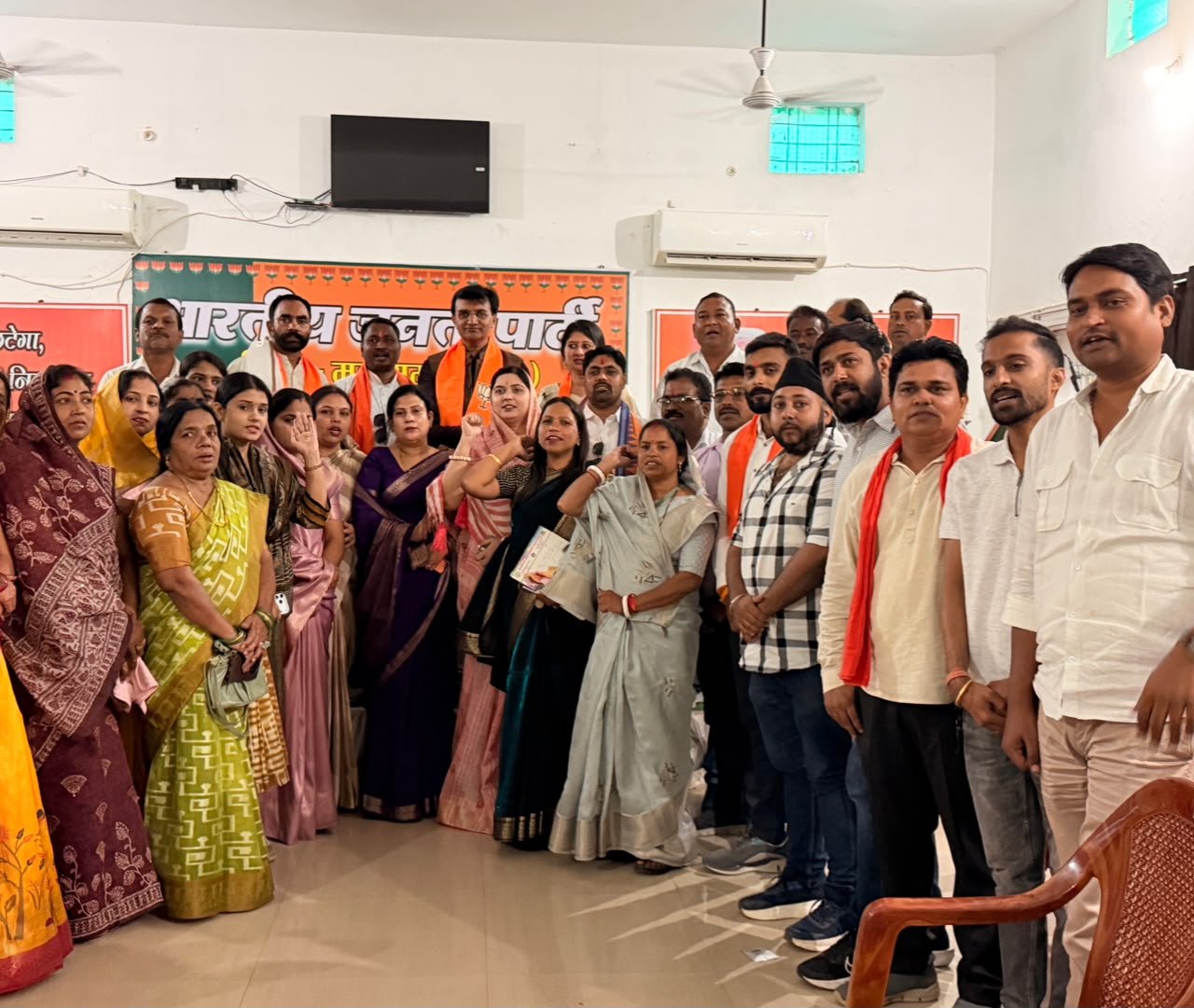 महासमुंद में आयोजित भाजपा जिला मोर्चों की संयुक्त बैठक में उपस्थित पदाधिकारी और कार्यकर्ता।