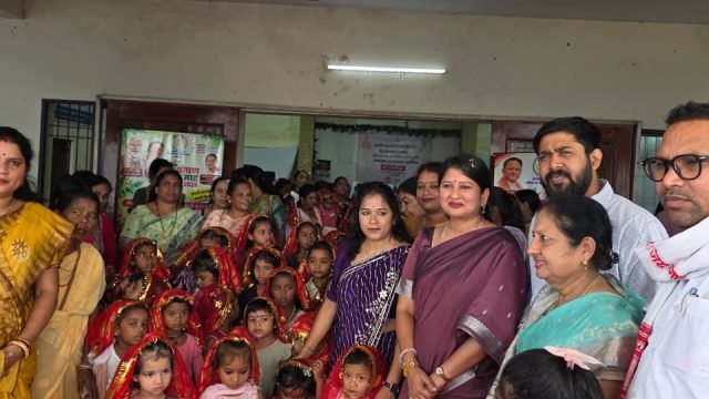 महासमुंद में आयोजित कन्या संरक्षण कार्यक्रम में शामिल महिलाएं और बालिकाएं