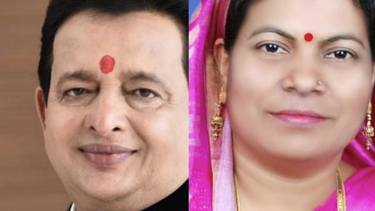 पिथौरा में कलार समाज के महिला सशक्तिकरण कार्यक्रम से जुड़े जनप्रतिनिधि और पदाधिकारी