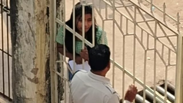 बिलखती रही छात्रा पर नहीं मिला टेट परीक्षा में मौका