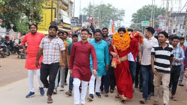 बोल कालिया से गूंज उठा गरियाबंद, पंडित युवाराज पांडेय का हुआ भव्य स्वागत,
