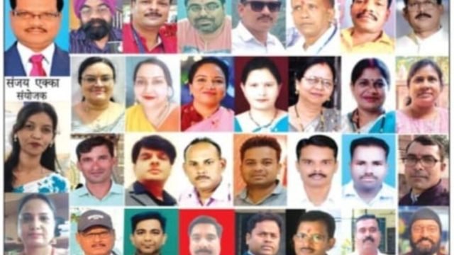 बोर्ड परीक्षार्थियों की समस्याओं का निशुल्क समाधान कर रहे सॉल्यूशन डेस्क के विषय विशेषज्ञ