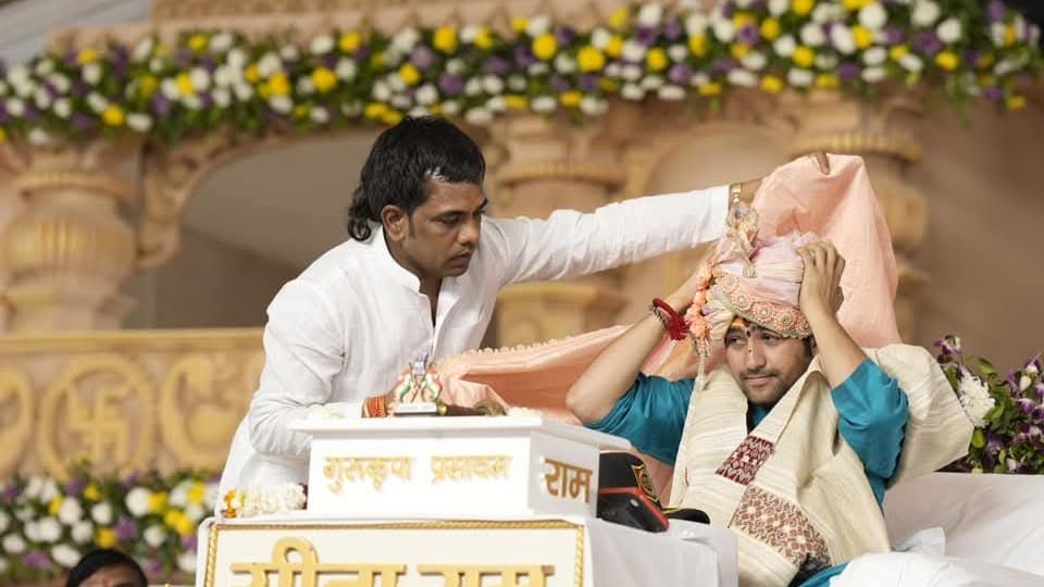 “बसंत का आत्मविश्वास: सत्ता से दूर, समाज के केंद्र में”